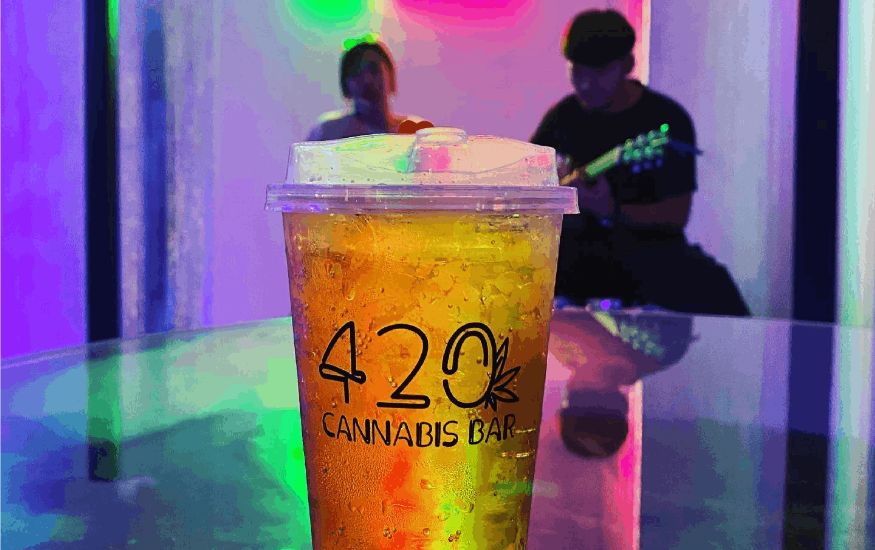 Looking for the best weed cafe in Bangkok? Fortunately, you have options. What about quality weed? Where can you get some in Bangkok?